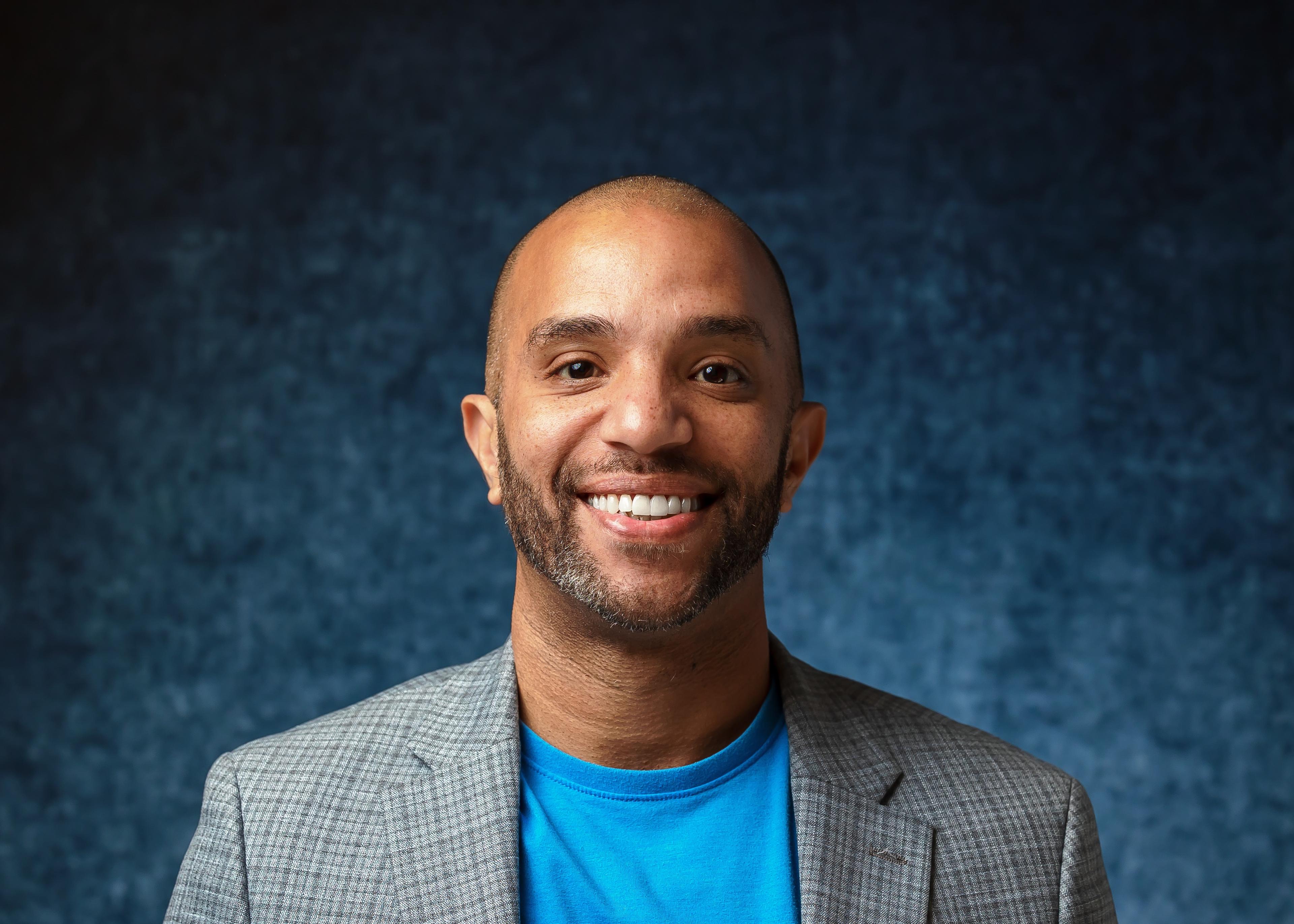 What to Wear for Your Professional Headshot Photo Shoot
